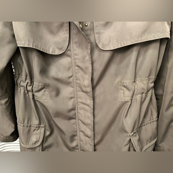 Gap Olive Green Windbreaker Rain Jacket with Pockets and Cinched Waist - Picture 8 of 8